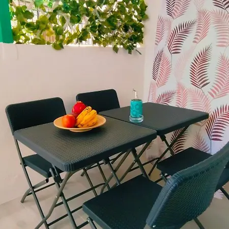 Louise 1 Minuto A Pie Del Mar Tías