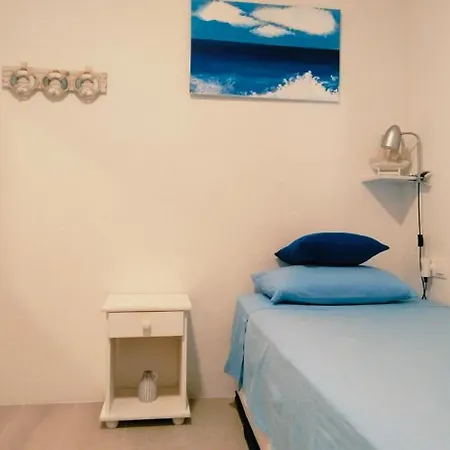 Louise 1 Minuto A Pie Del Mar * Tías