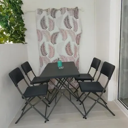 Louise 1 Minuto A Pie Del Mar Apartment