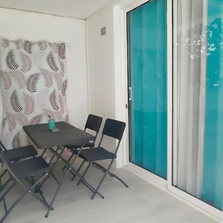 Louise 1 Minuto A Pie Del Mar *