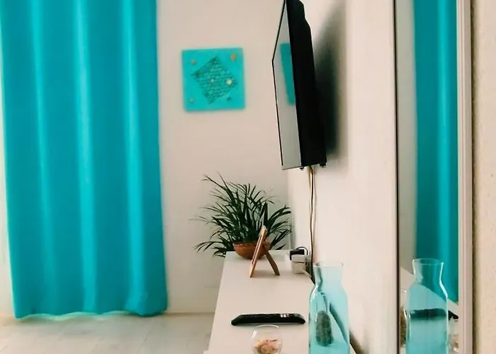 Louise 1 Minuto A Pie Del Mar 티아즈