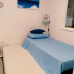 Louise 1 Minuto A Pie Del Mar