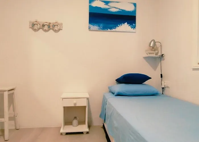 Louise 1 Minuto A Pie Del Mar * Tías